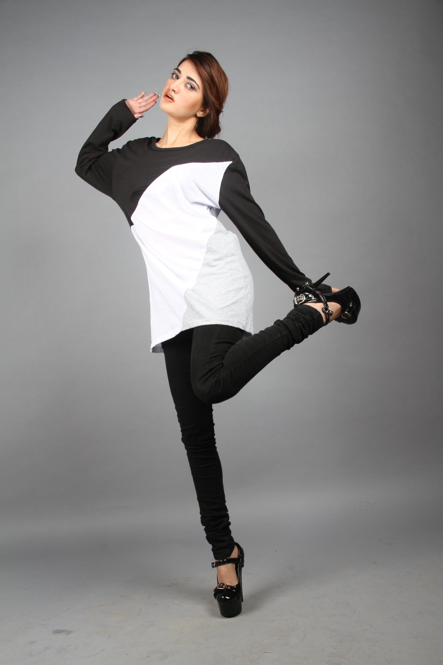A comfortable long sleeve diagonal cut & sewn top