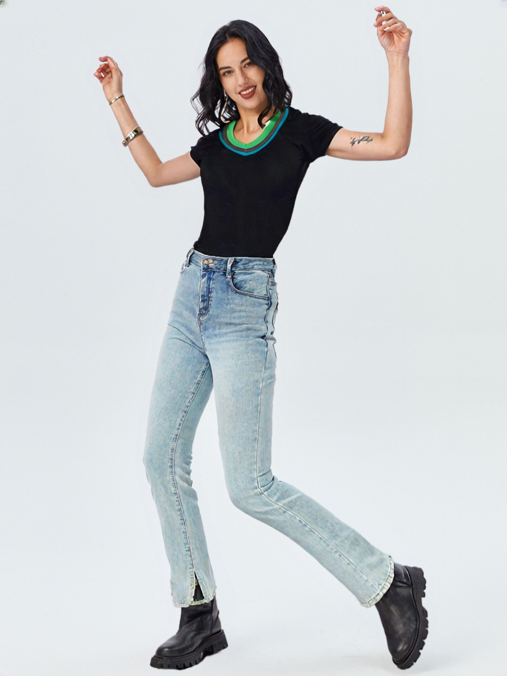 Cap sleeve knit top with two color piping around neck