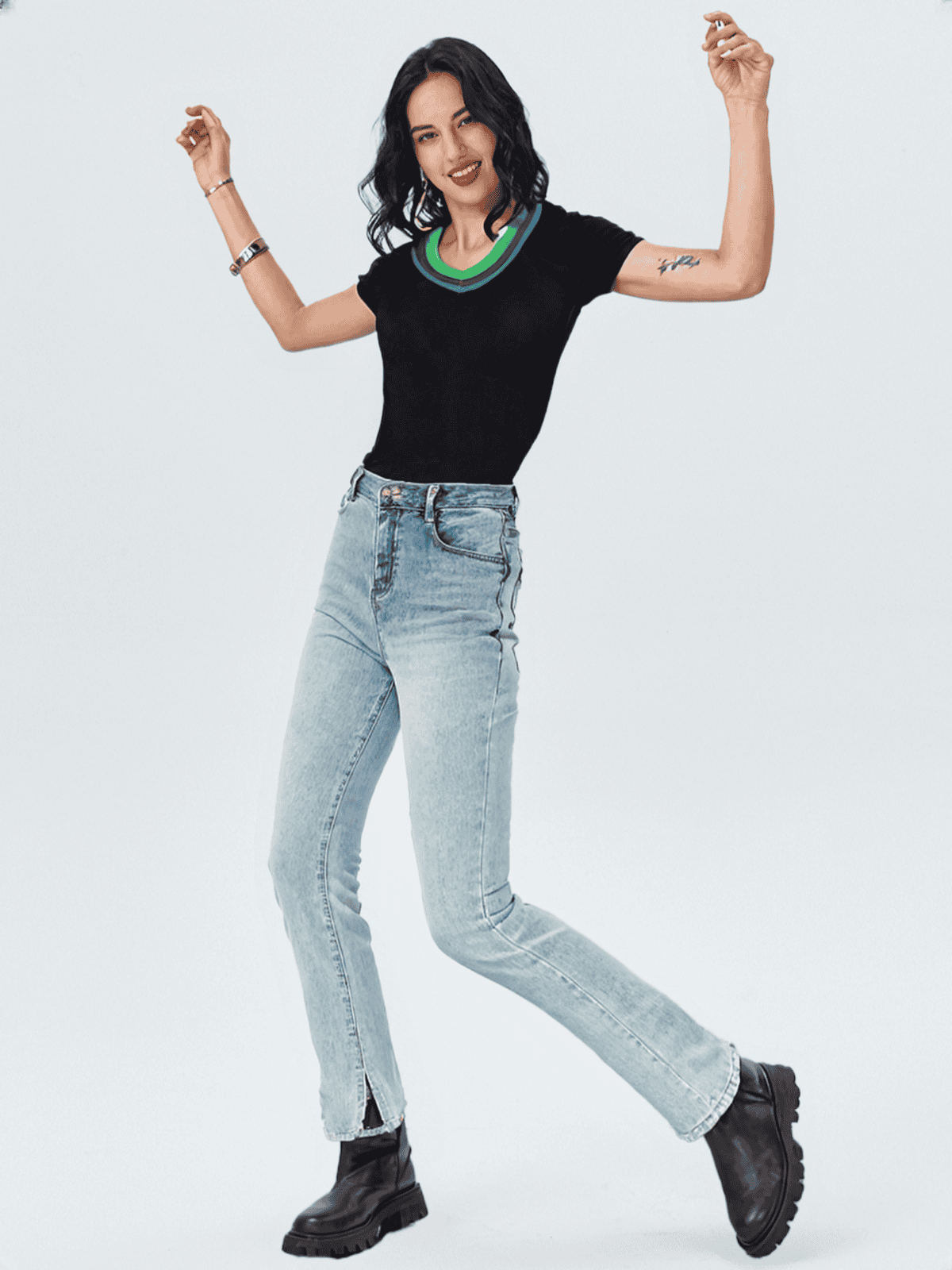 Cap sleeve knit top with two color piping around neck