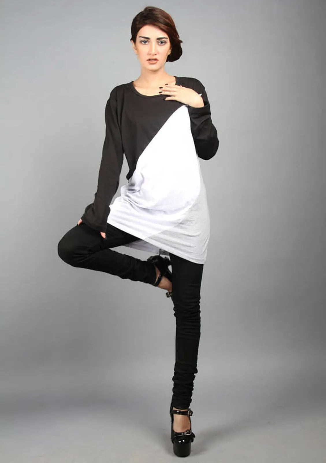 A comfortable long sleeve diagonal cut & sewn top