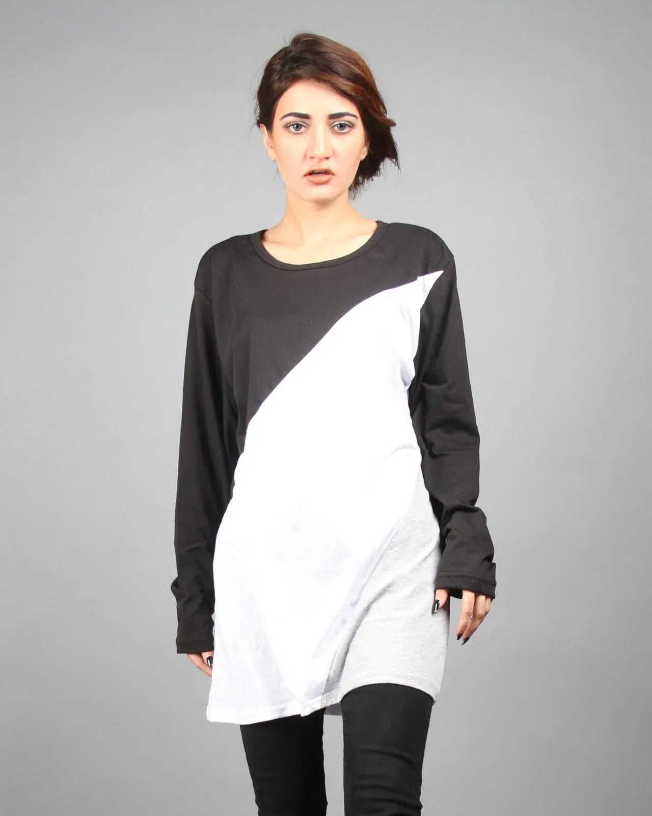 A comfortable long sleeve diagonal cut & sewn top
