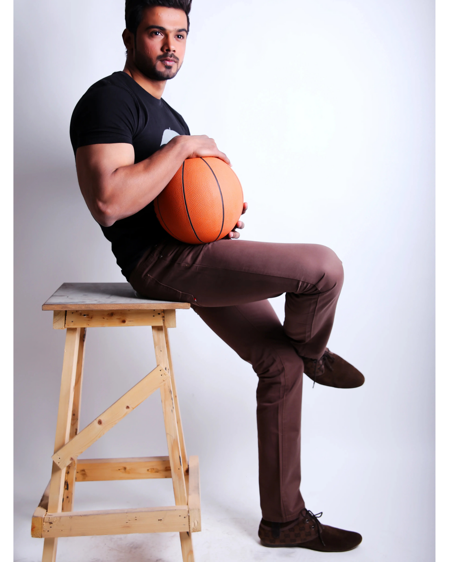 Brown Low Rise Slim Fit Twill Jeans – Men’s Cotton Denim, Casual & Trendy