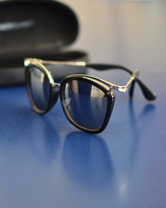 Cat Eyes Sunglasses With Silver Reflective Lens