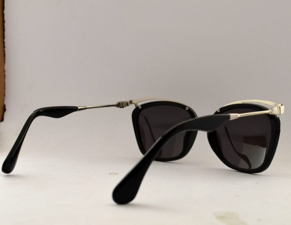 Cat Eyes Sunglasses With Silver Reflective Lens