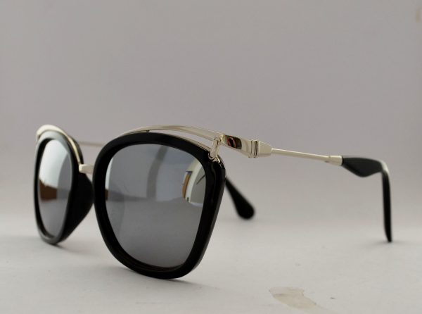 Cat Eyes Sunglasses With Silver Reflective Lens