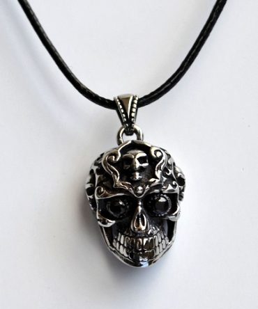 Gothic Rebel Skull pendant