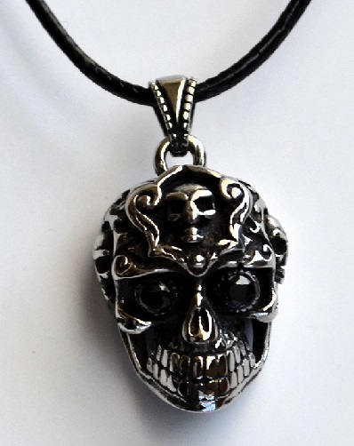 Gothic Rebel Skull pendant