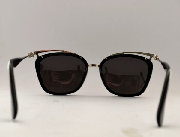 Cat Eyes Sunglasses With Silver Reflective Lens